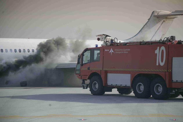 Simuladro de accidente a&eacute;reo en el aeropuerto del Prat (20 de octubre de 2007)